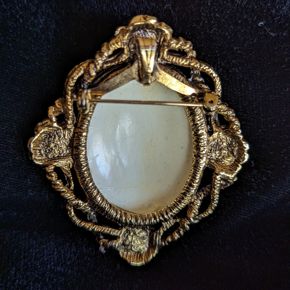 Oval Vintage Sugared Brooch/Pendant with Gold Tone and Green/Blue Floral Pattern - Picture 6 of 6